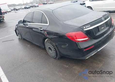 2018 Mercedes-Benz E 300 из США, поврежденный, VIN WDDZF4JB7JA479323